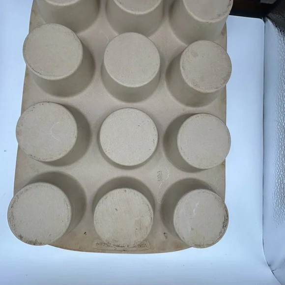 EUC Pampered Chef Family Heritage Classic 12 Cup Muffin Pan